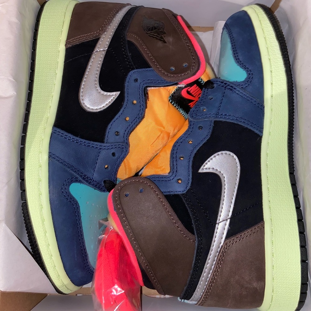 *SOLD*Nike Air Jordan 1 High - Tokyo Bio Hack colorway - 6 woman’s